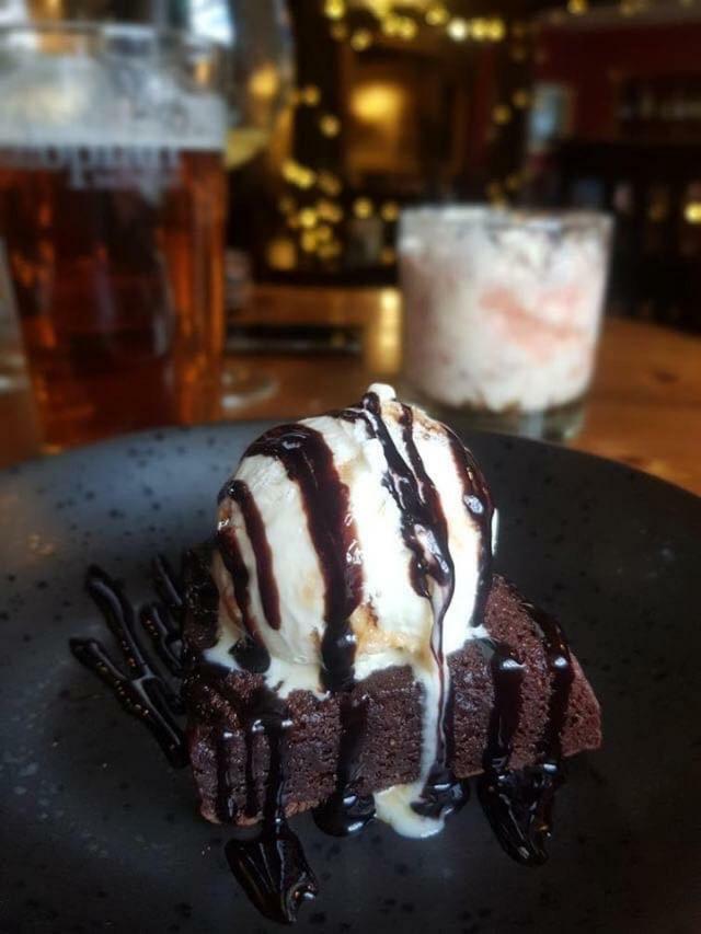 The Bear Inn Hodnet エクステリア 写真